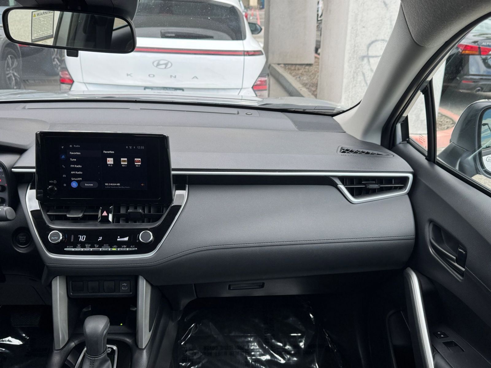 Used 2025 Toyota Corolla Cross LE image 34