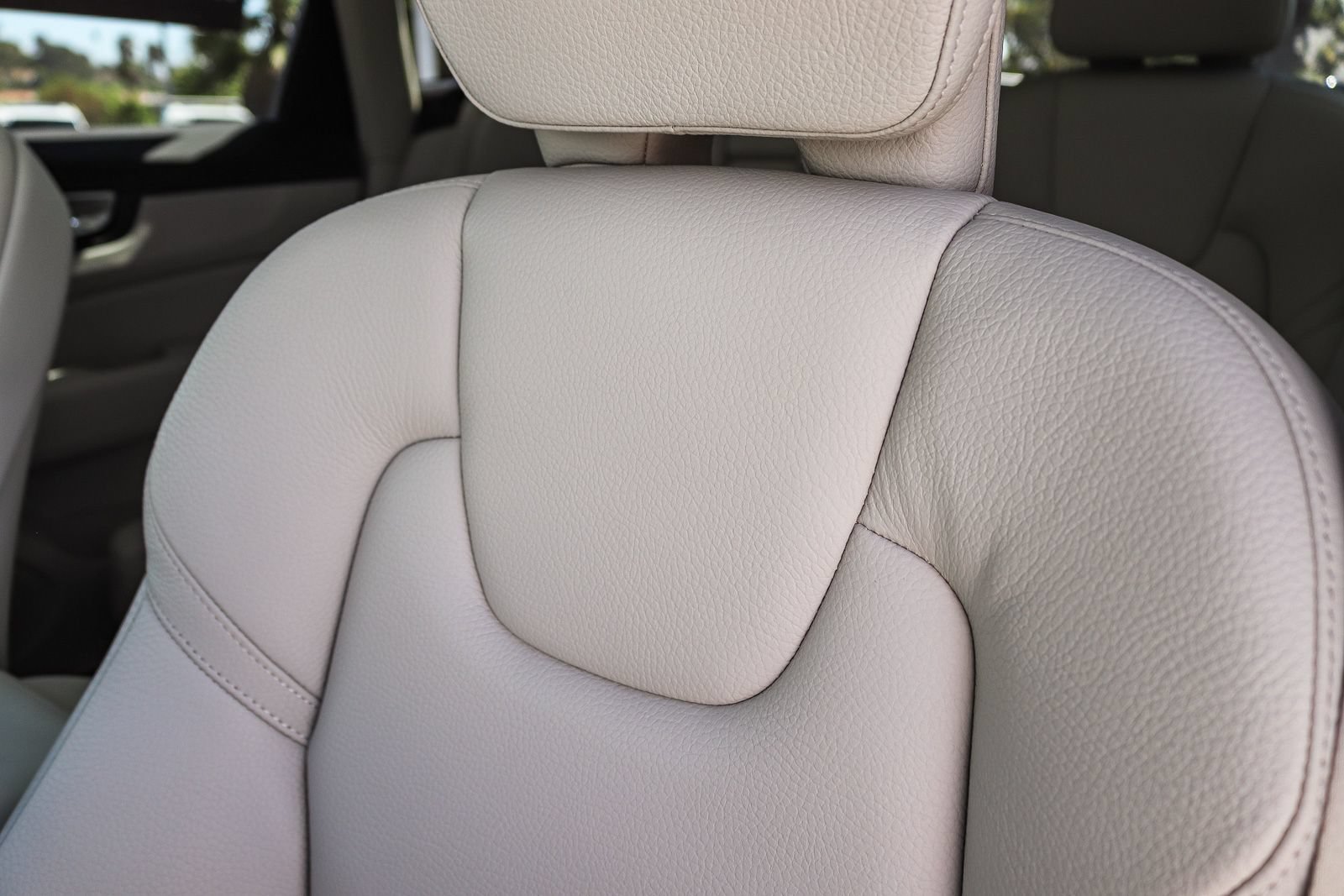 Used 2023 Volvo XC60 B5 Plus w/ Protection Package Premier FWD image 29