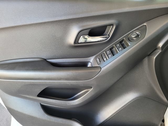Used 2021 Chevrolet Trax LS w/ Fleet Convenience Package FWD image 18