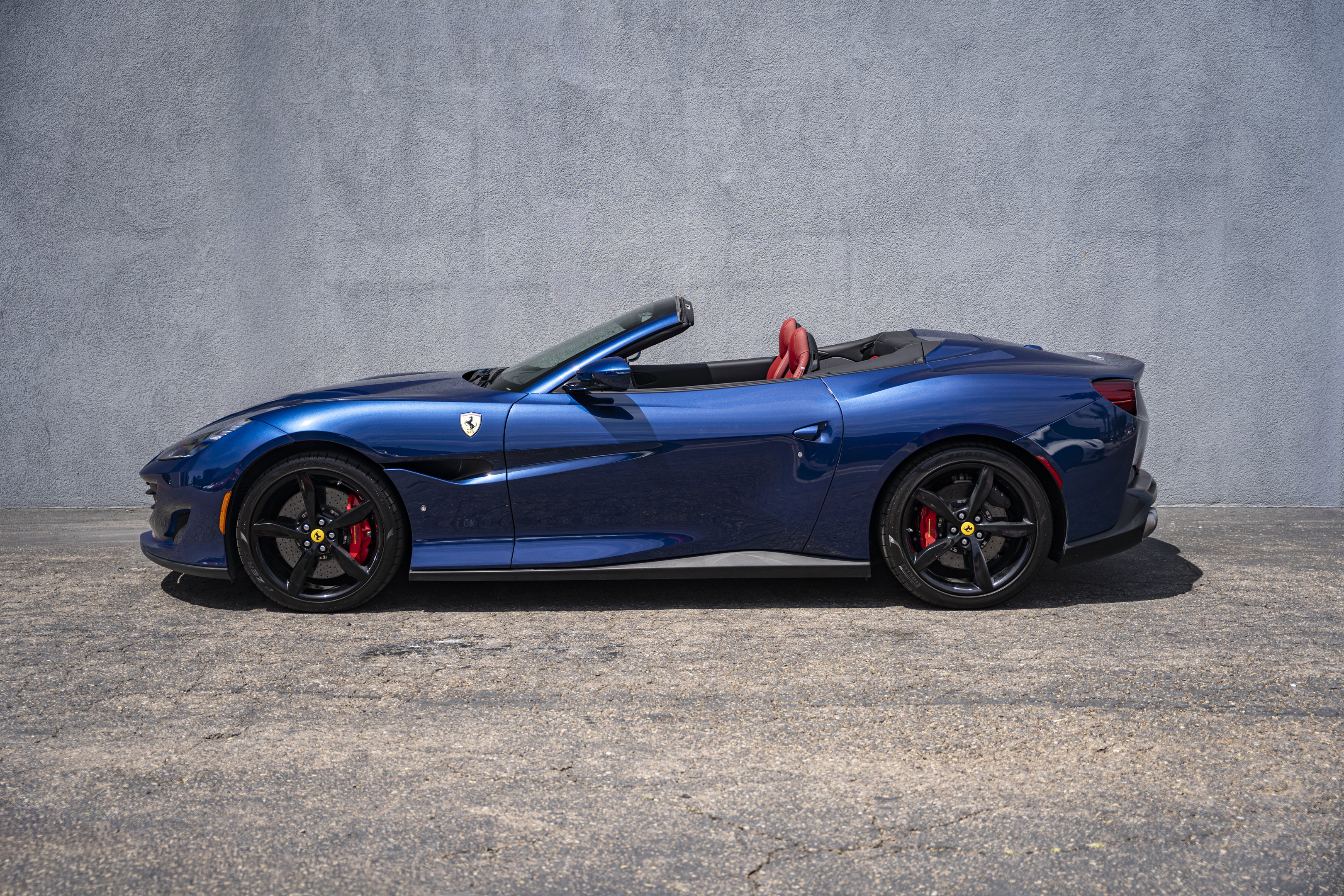 Used 2019 Ferrari Portofino RWD image 2