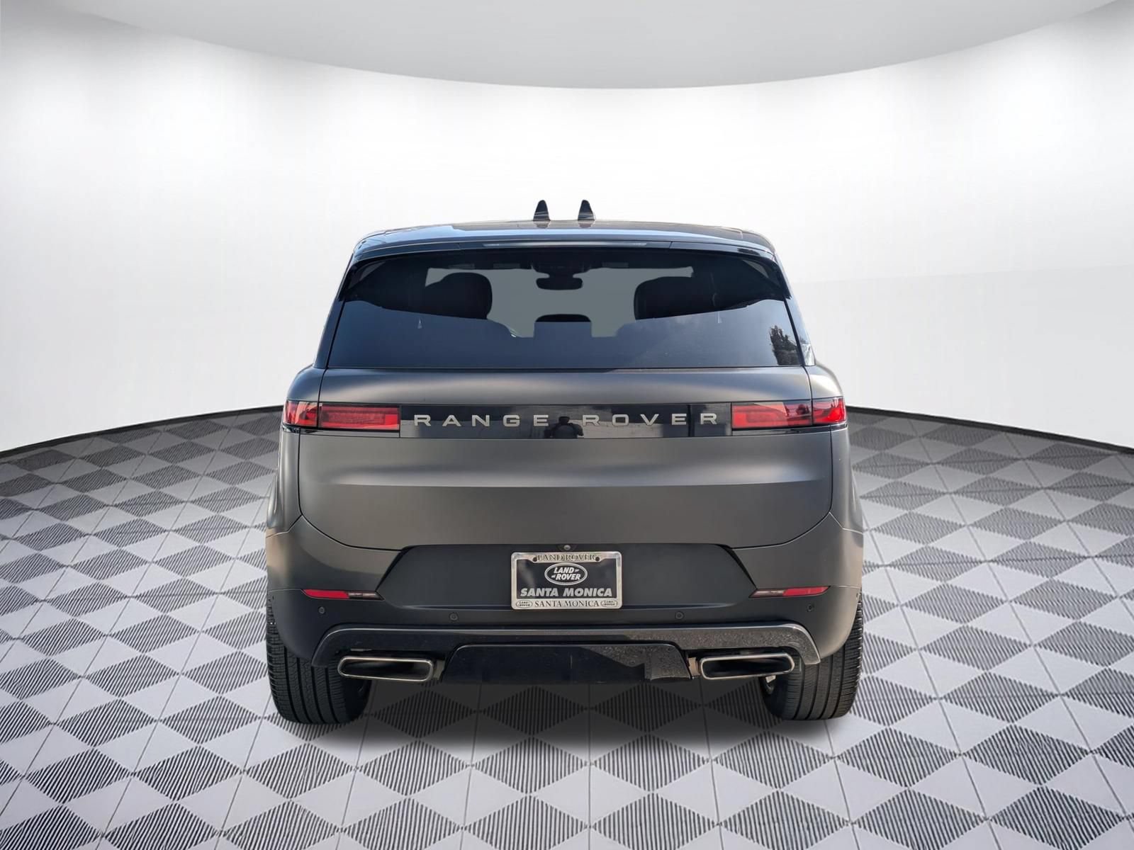 Used 2024 Land Rover Range Rover Sport SE AWD/4WD image 4