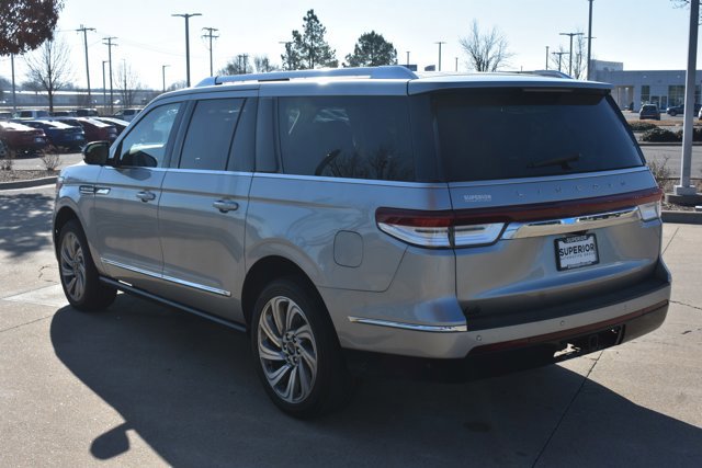 Used 2023 Lincoln Navigator L Reserve image 7