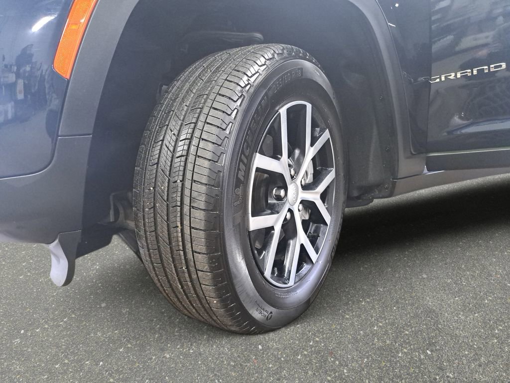 Certified 2024 Jeep Grand Cherokee Limited image 32