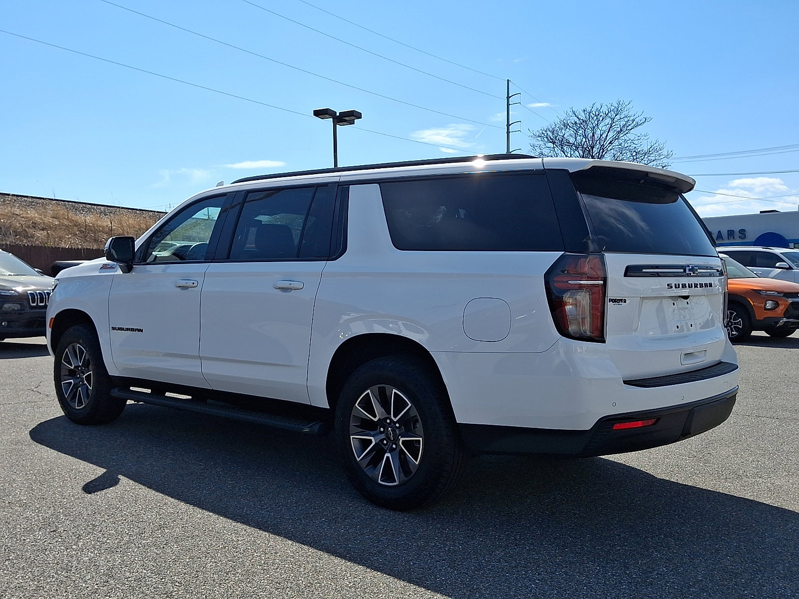 Certified 2024 Chevrolet Suburban Z71 w/ Z71 Off-Road Package AWD/4WD image 4