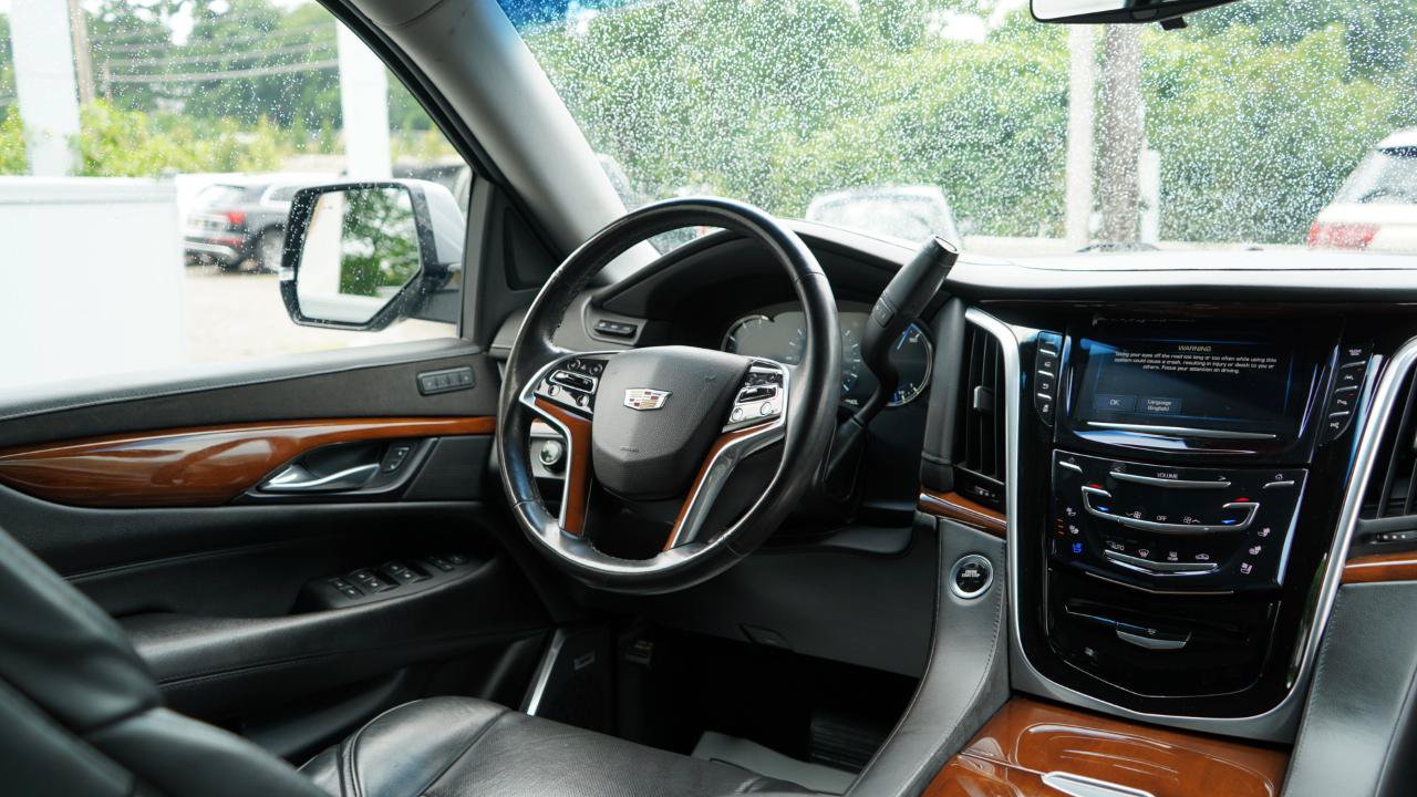 Used 2019 Cadillac Escalade ESV Luxury AWD/4WD image 69