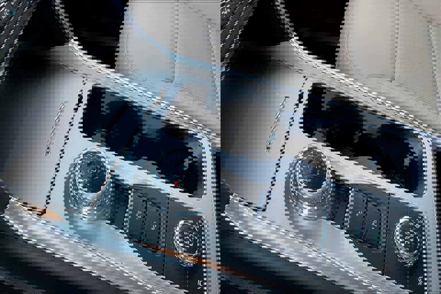 Used 2023 Ford Explorer Limited image 16