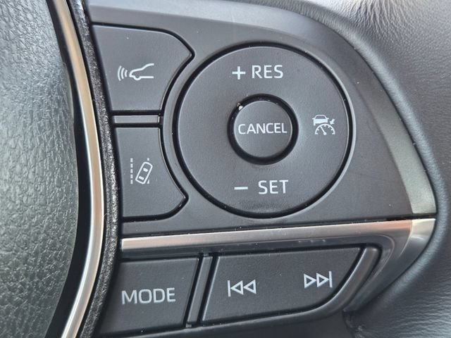Used 2020 Toyota Camry XLE FWD image 18