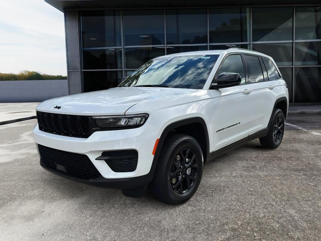 New 2025 Jeep Grand Cherokee Altitude RWD image 3