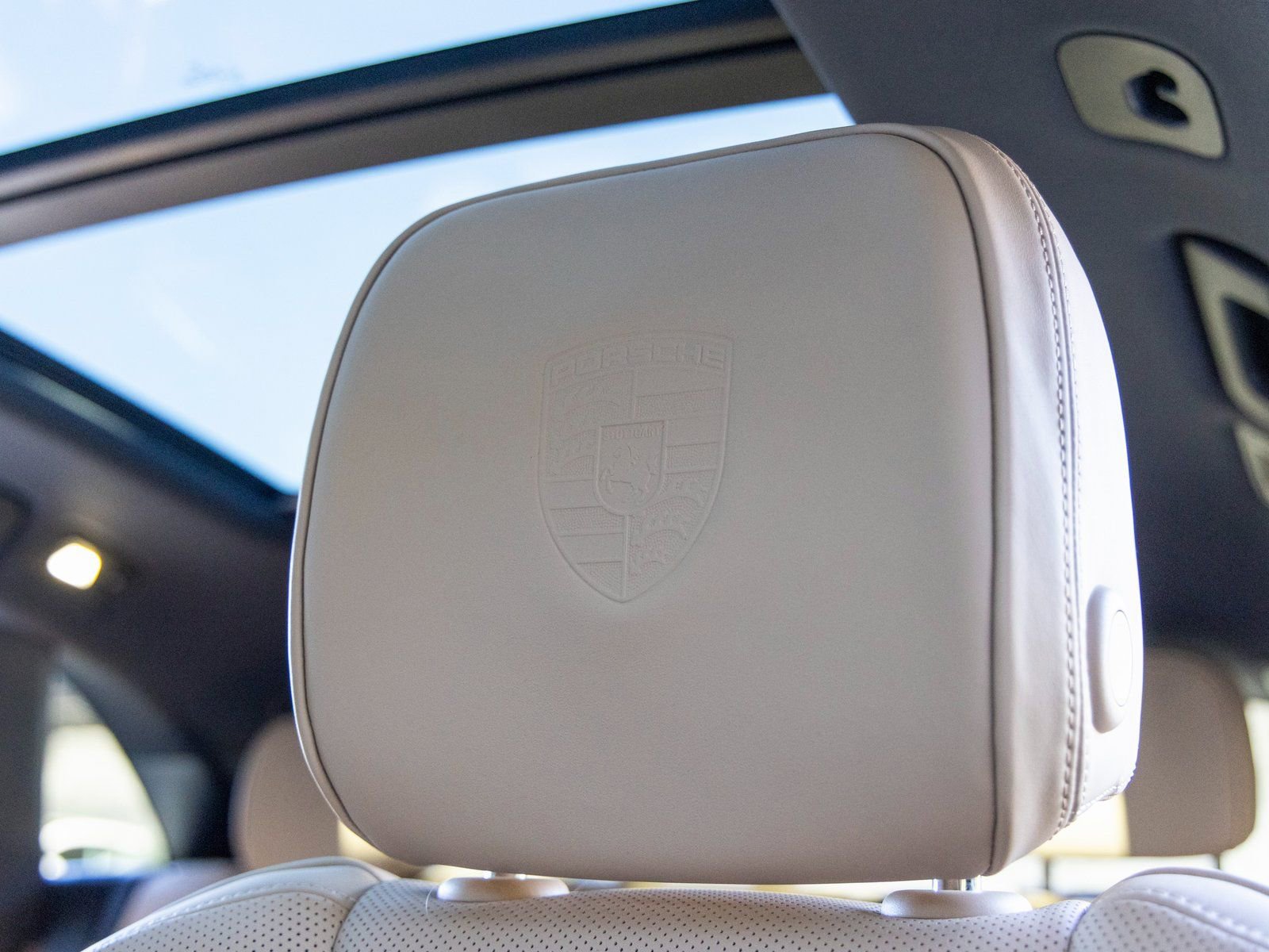 Certified 2025 Porsche Macan image 31