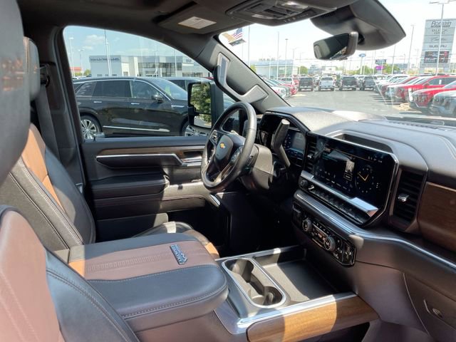 Used 2024 Chevrolet Silverado 2500 High Country w/ Technology Package AWD/4WD image 18