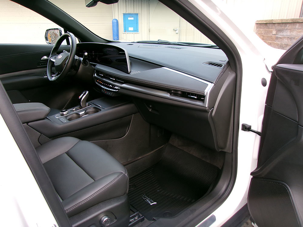 Used 2025 Cadillac XT4 Premium Luxury w/ Cold Weather Package AWD/4WD image 10