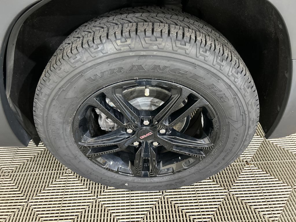 Used 2023 GMC Terrain AT4 w/ Infotainment Package II AWD/4WD image 10