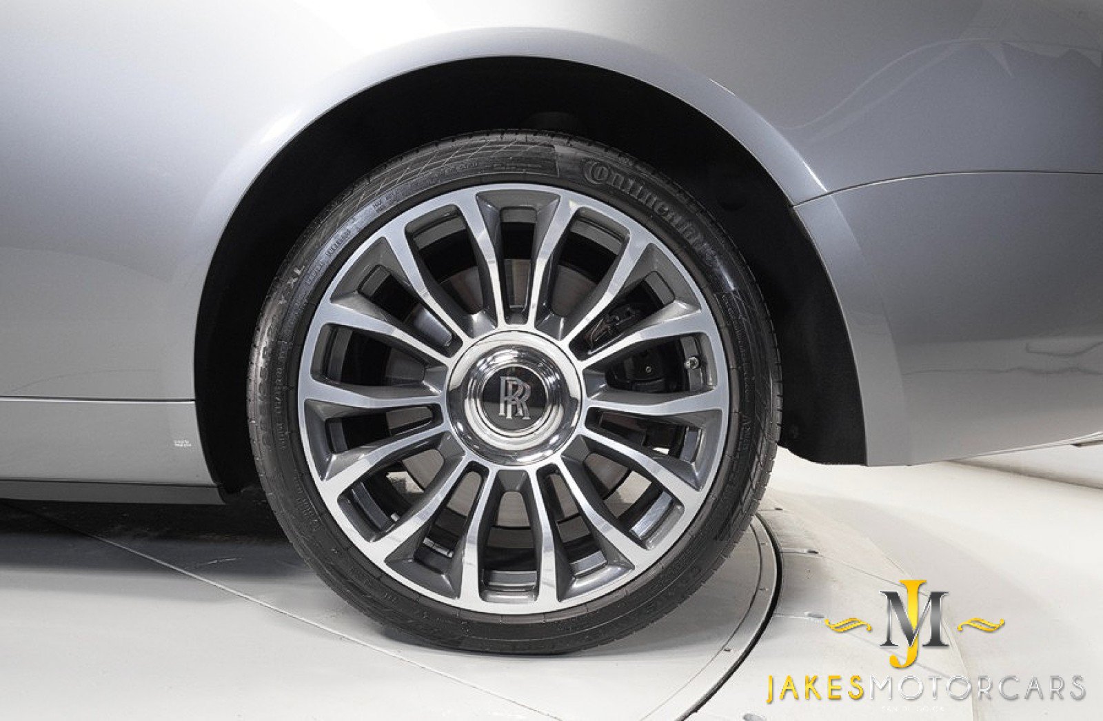 Used 2019 Rolls-Royce Dawn RWD image 67