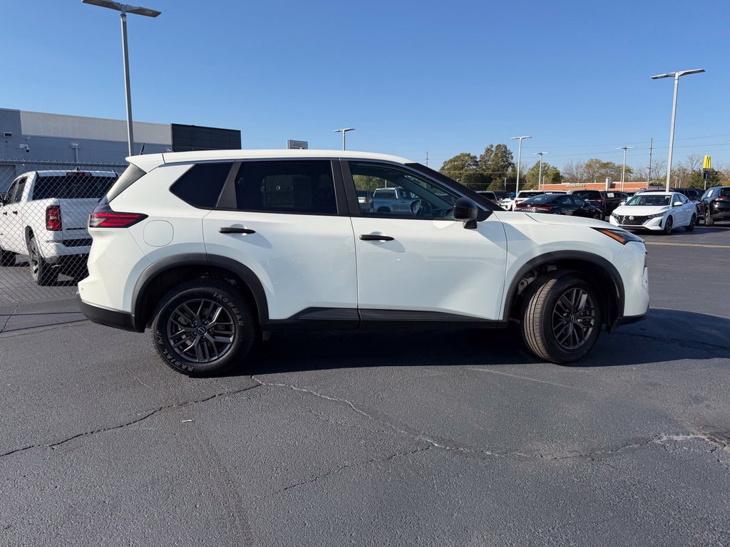 Used 2024 Nissan Rogue S FWD image 9