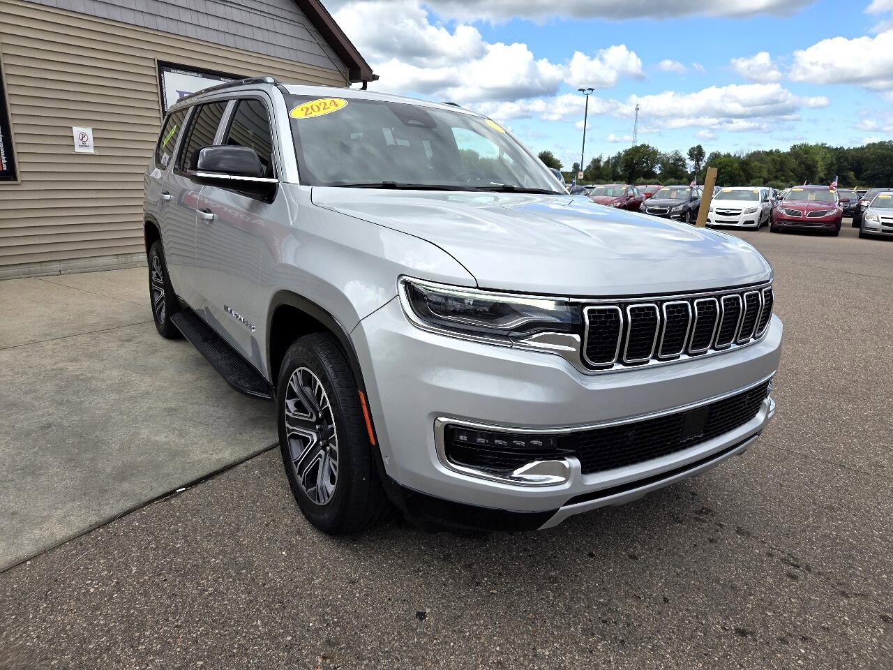 Used 2024 Jeep Wagoneer Series II w/ Flexible Seating Group image 3