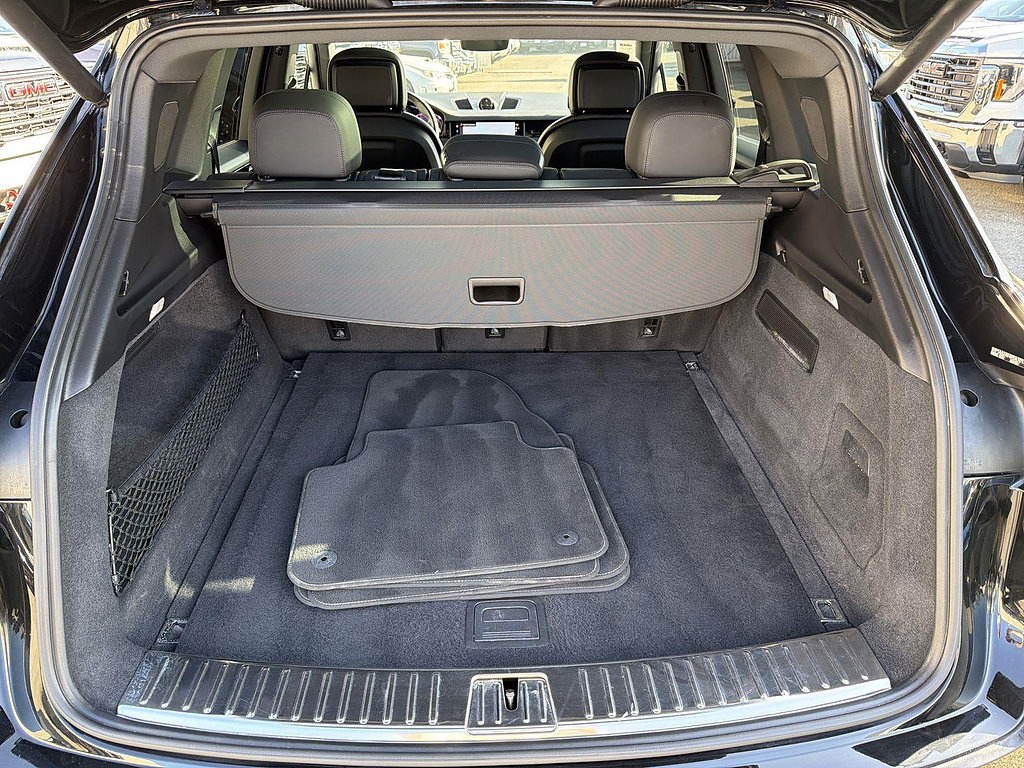 Used 2023 Porsche Cayenne AWD/4WD image 26