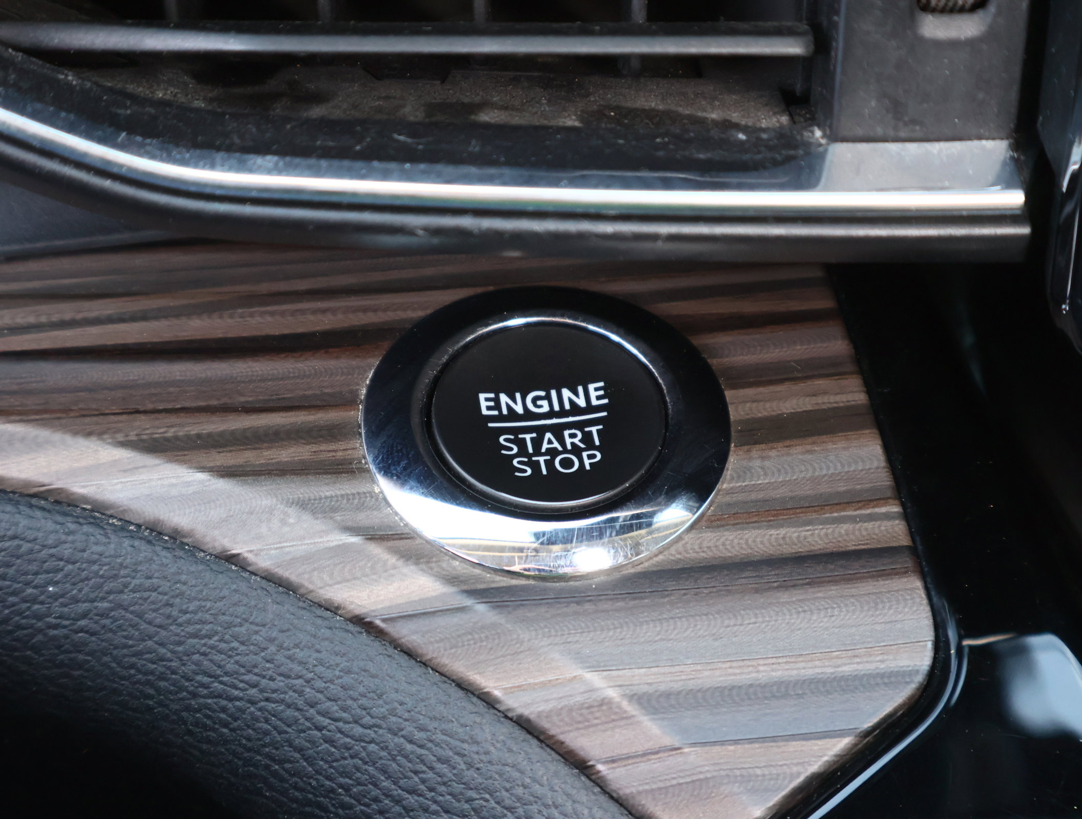 Used 2022 Ford Explorer Limited w/ Equipment Group 301A image 18