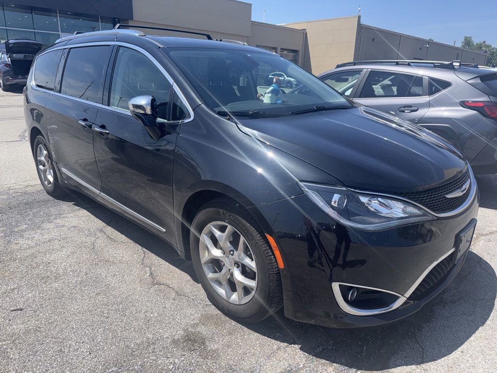 Used 2018 Chrysler Pacifica Limited FWD image 4