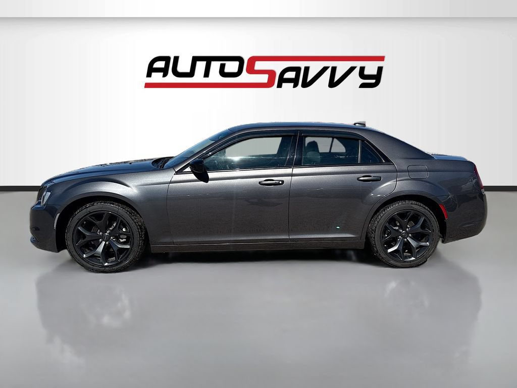 Used 2023 Chrysler 300 Touring w/ Sport Appearance Package RWD image 4