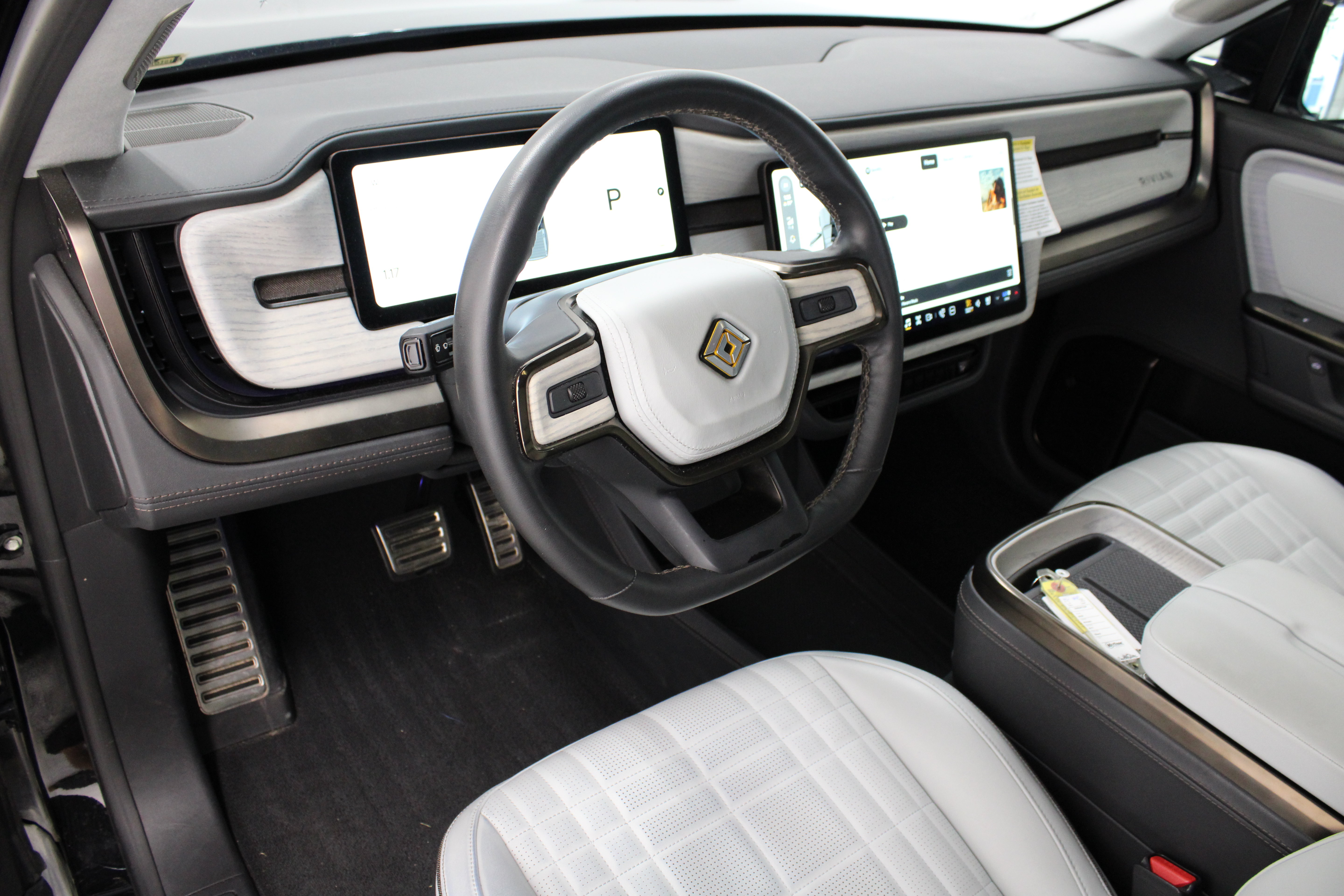 Used 2025 Rivian R1T Premium Tri AWD/4WD image 13