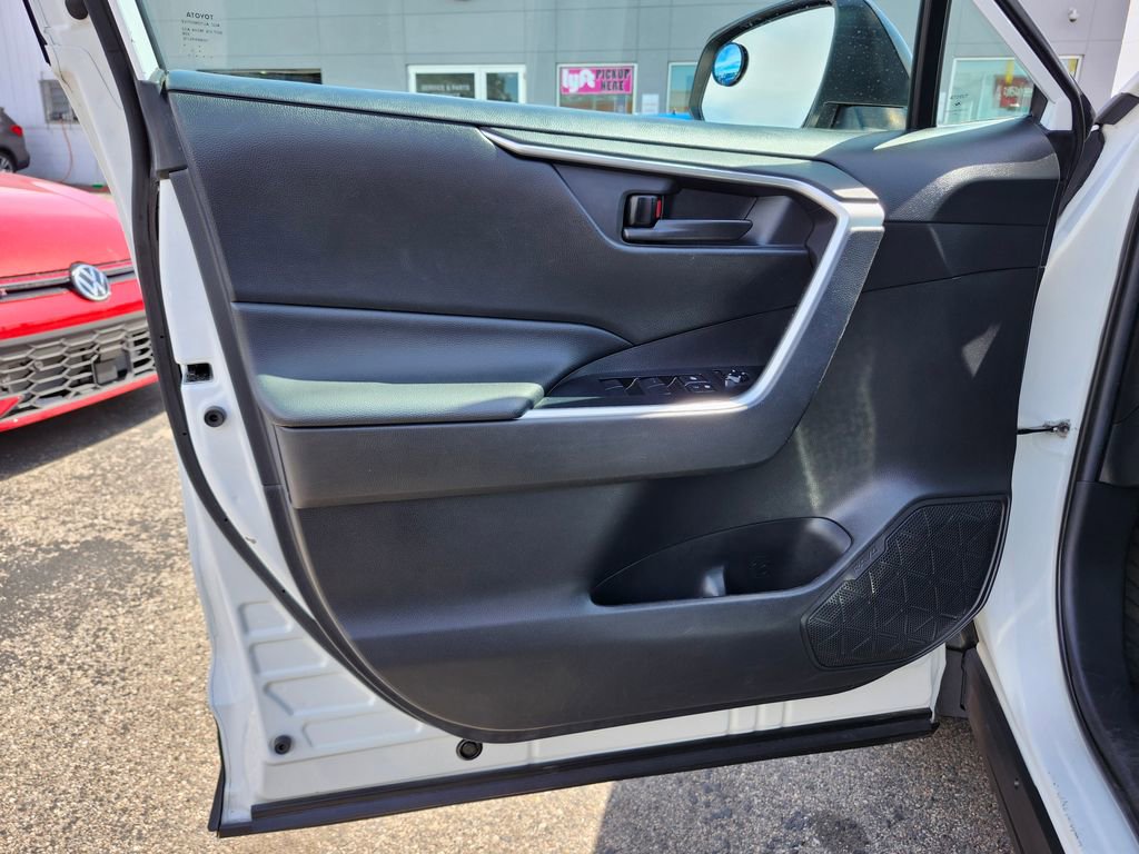 Used 2020 Toyota RAV4 LE w/ All Weather Liner Package AWD/4WD image 10