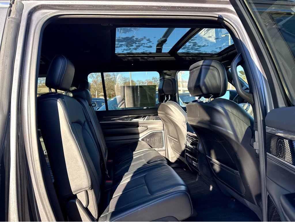 Used 2022 Jeep Wagoneer Series III w/ Premium Group I image 9