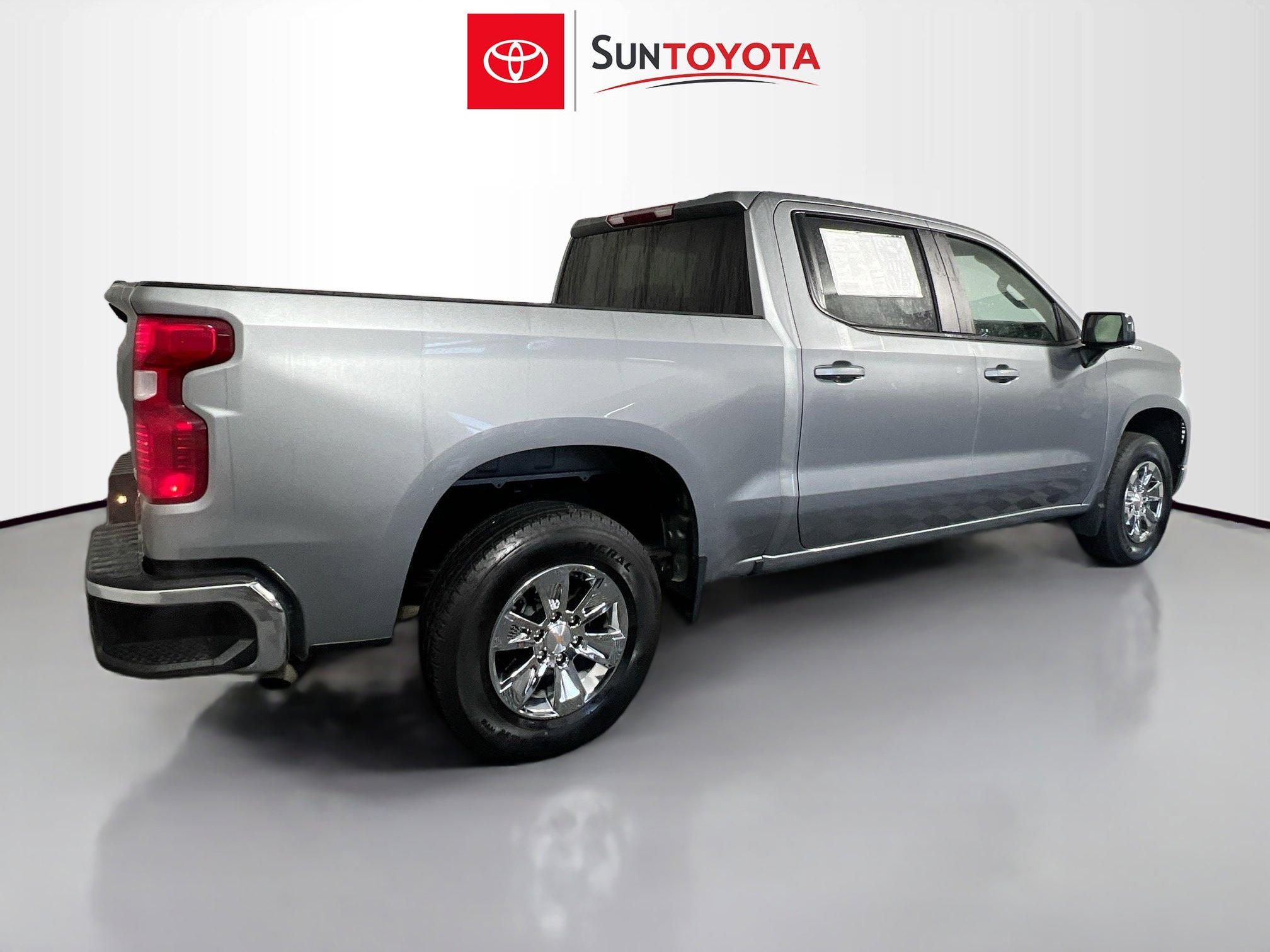Used 2025 Chevrolet Silverado 1500 LT image 4