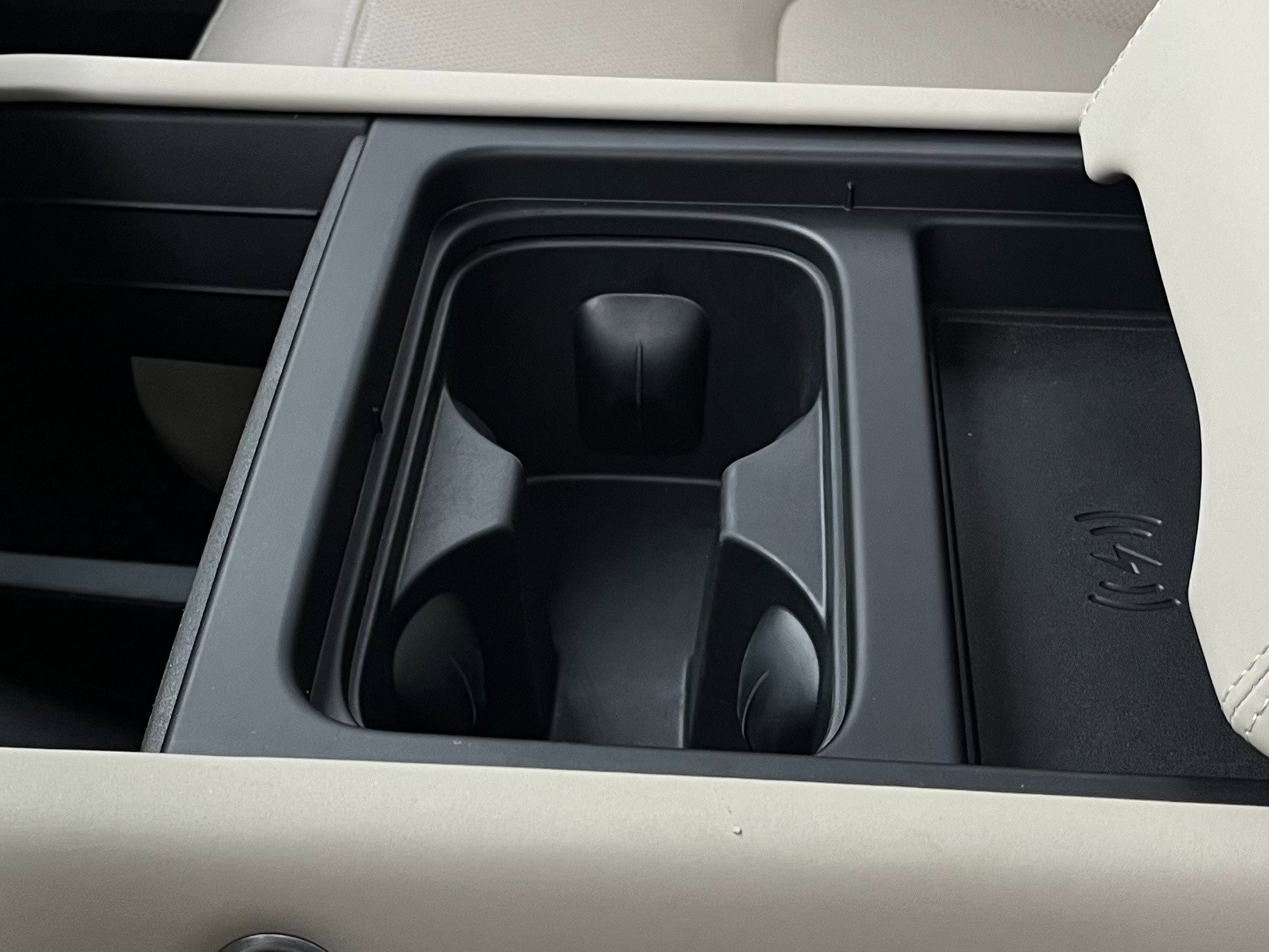 Used 2024 Land Rover Defender 110 SE image 15