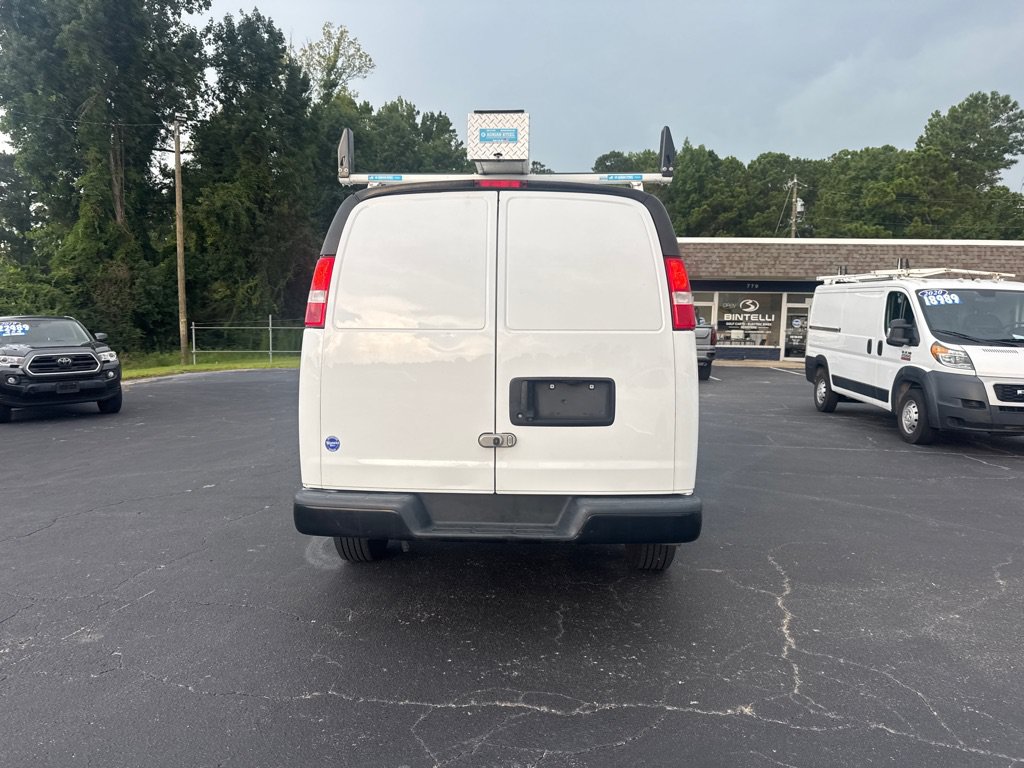 Used 2022 Chevrolet Express 3500 w/ Driver Convenience Package RWD image 4