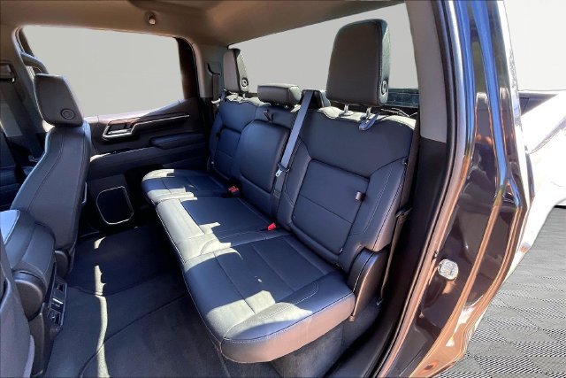 Used 2025 GMC Sierra 1500 SLT AWD/4WD image 16