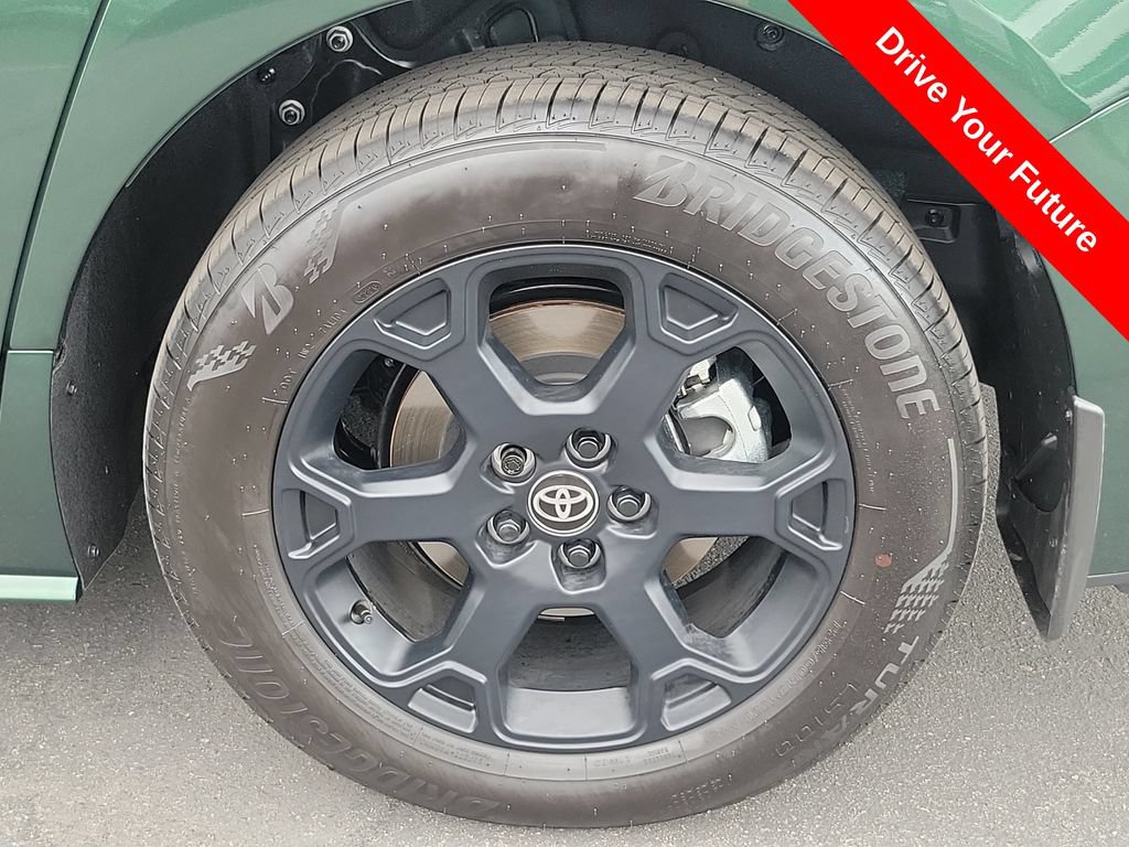Used 2026 Toyota Sienna XLE Woodland Edition AWD/4WD image 32