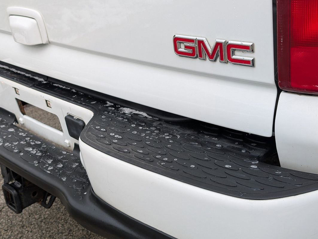 Used 2003 GMC Yukon XL Denali image 32