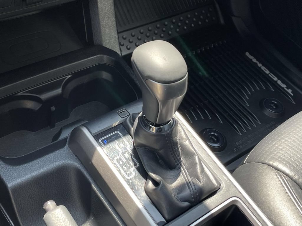 Used 2020 Toyota Tacoma Limited AWD/4WD image 31