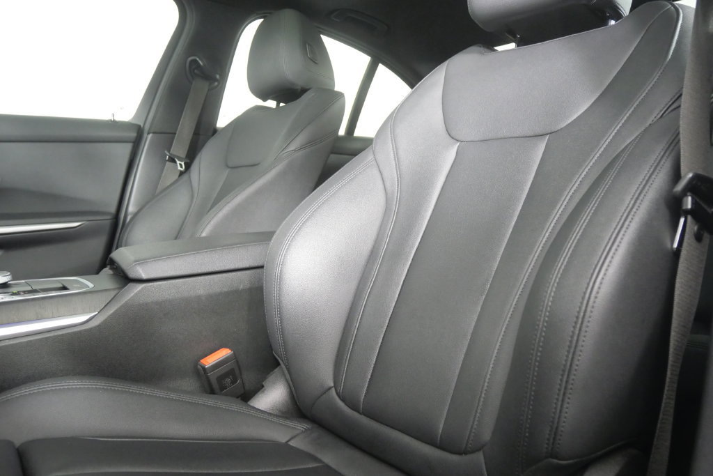 Used 2021 BMW 330i Sedan w/ Premium Package RWD image 12
