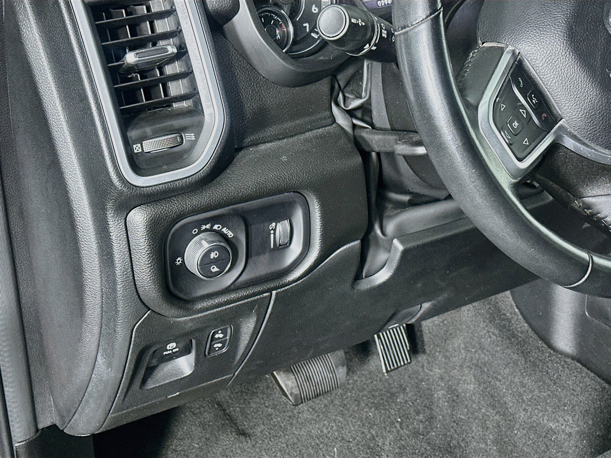 Used 2023 RAM 1500 Big Horn AWD/4WD image 16