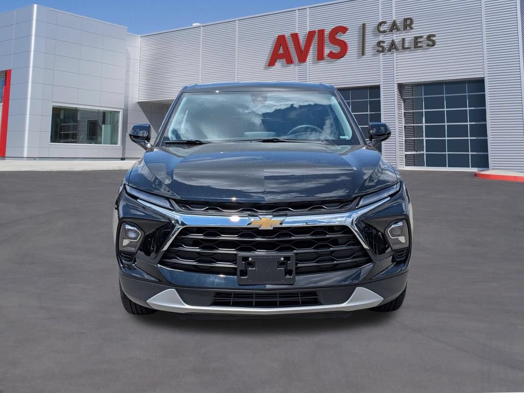 Used 2025 Chevrolet Blazer LT FWD image 2
