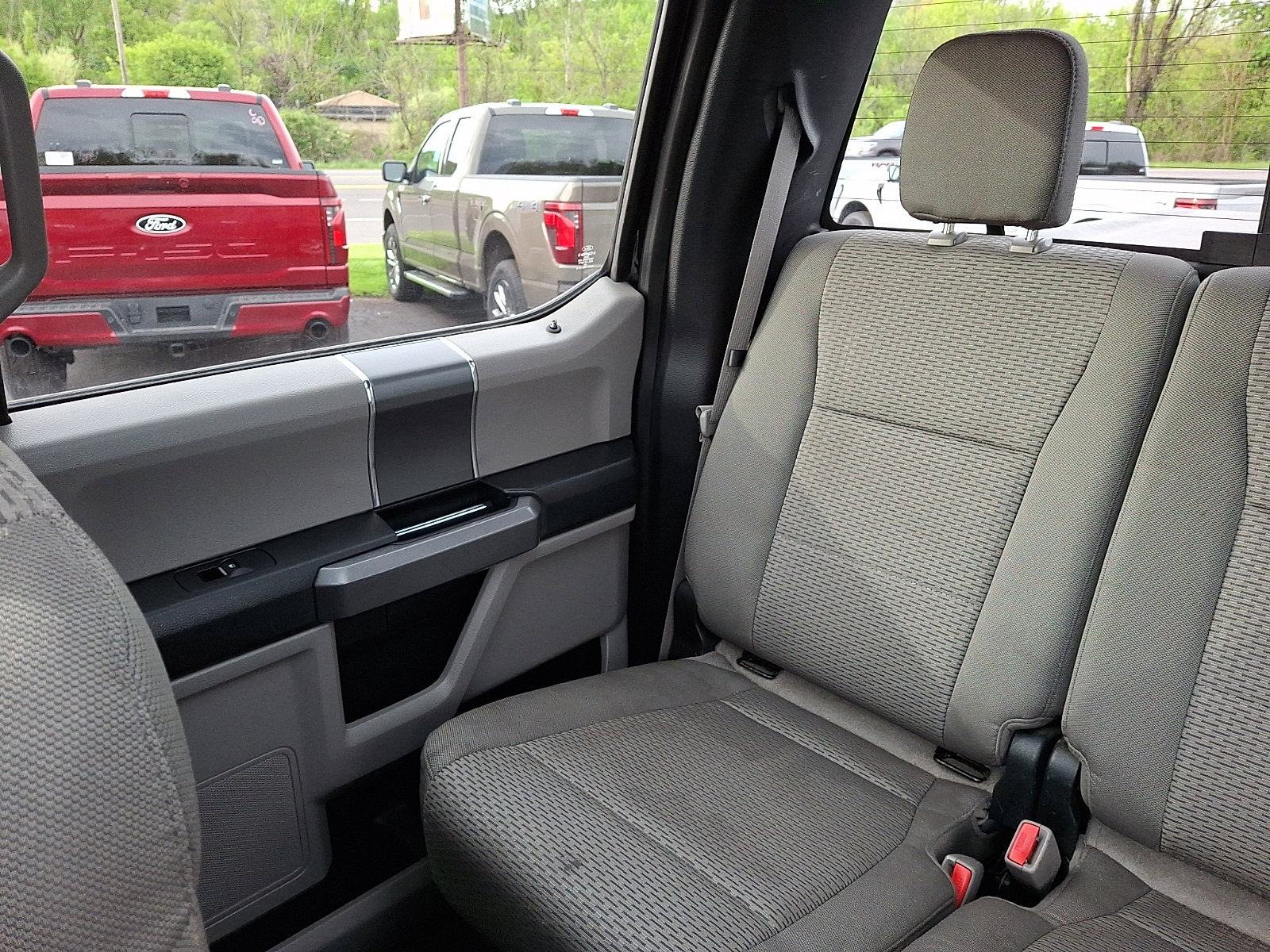 Used 2015 Ford F150 XLT w/ Equipment Group 302A Luxury AWD/4WD image 18