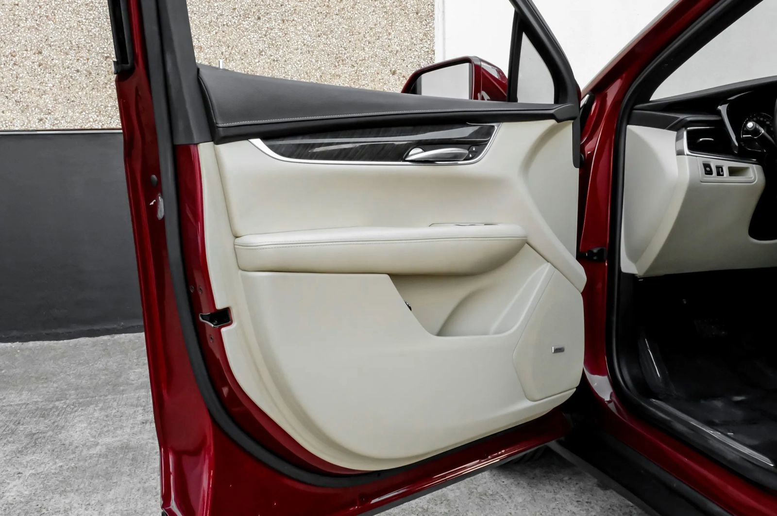 Used 2018 Cadillac XT5 FWD image 48