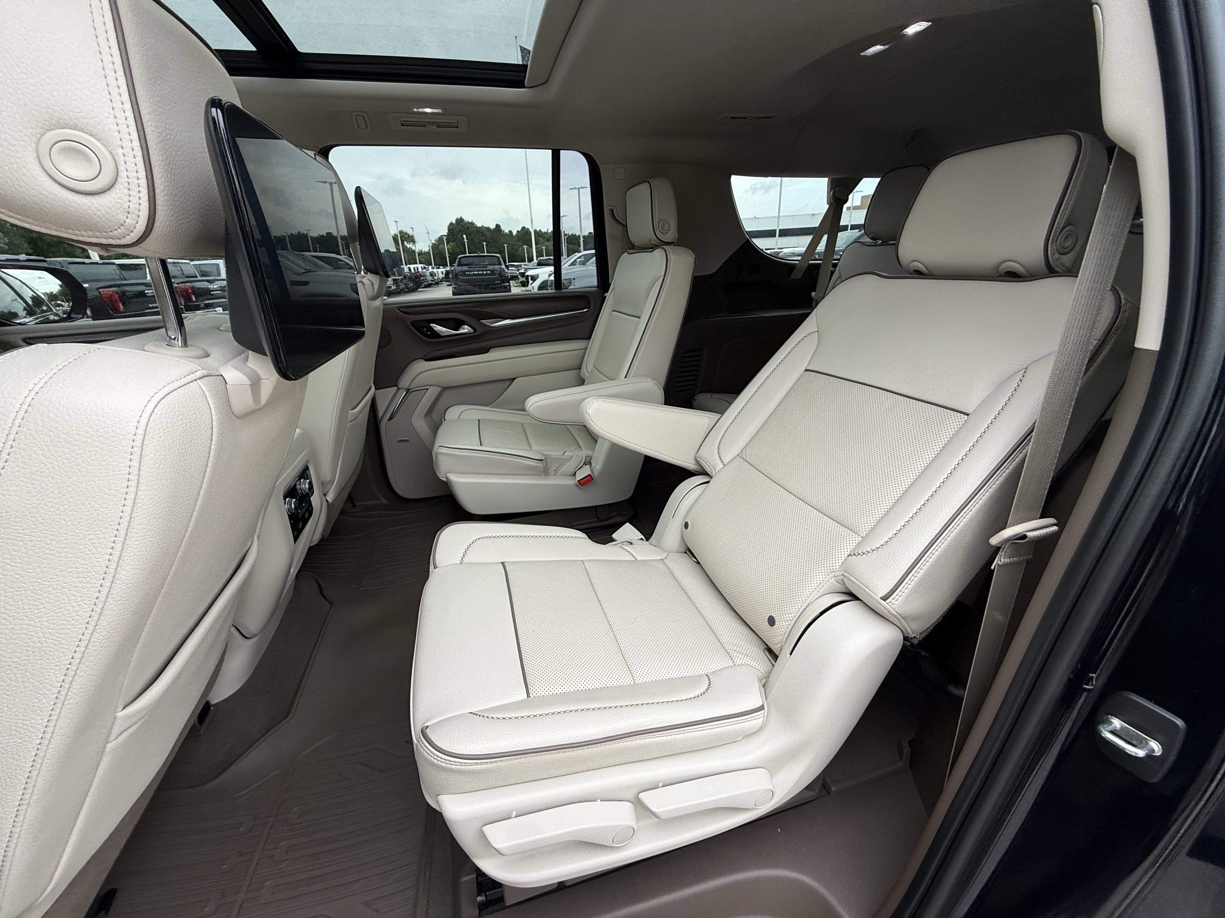 Used 2021 GMC Yukon XL Denali w/ Denali Ultimate Package RWD image 27