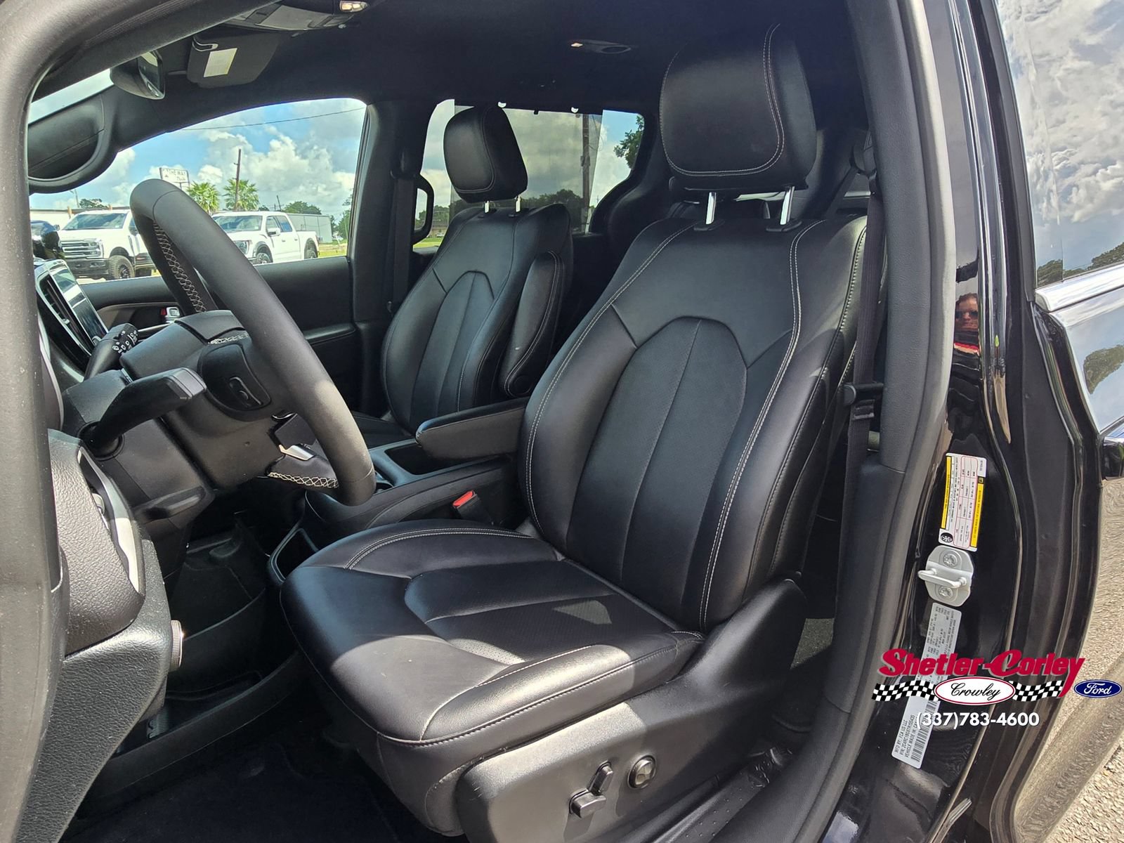 Used 2026 Chrysler Pacifica Select FWD image 12