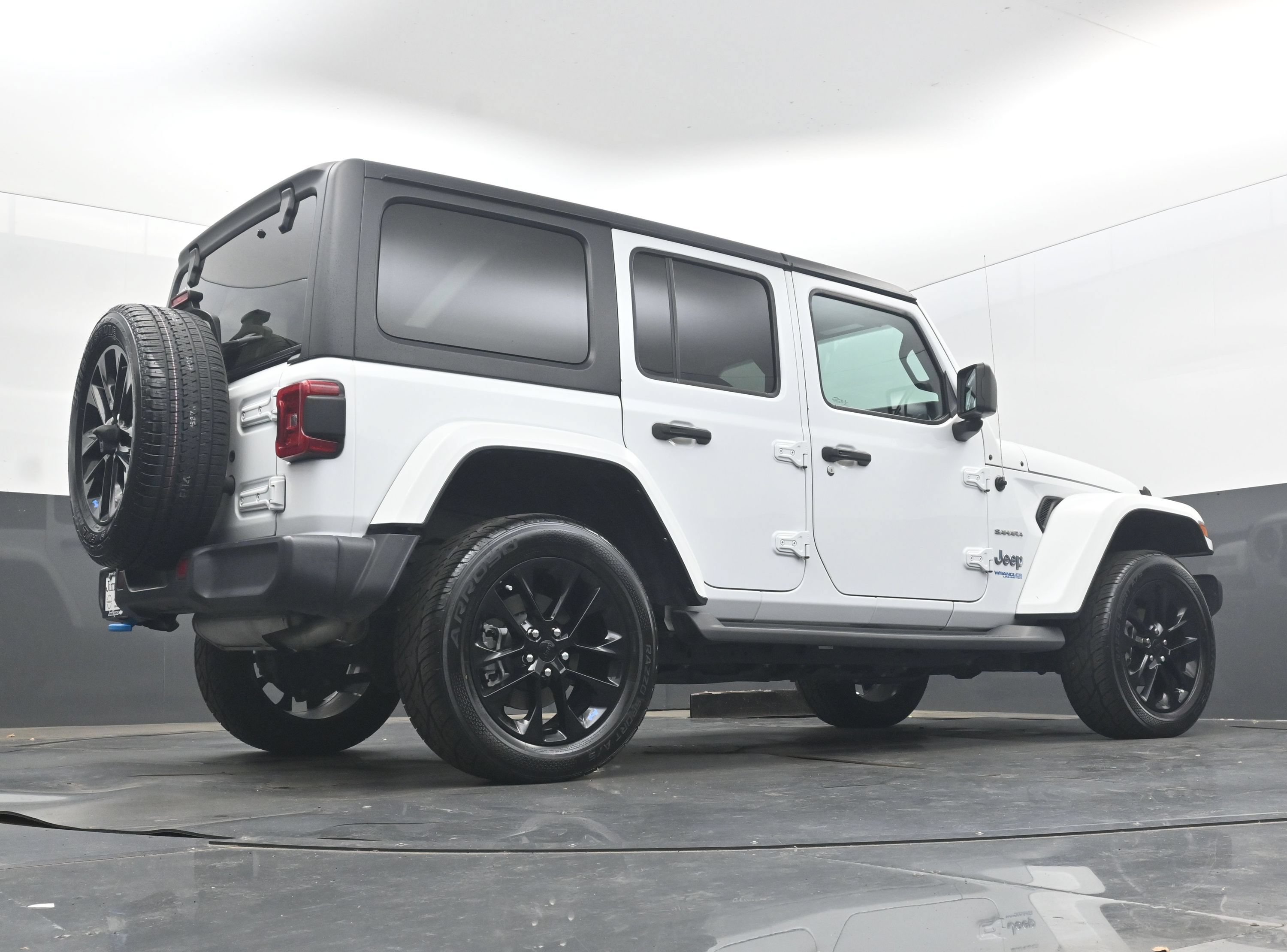Used 2022 Jeep Wrangler Unlimited Sahara AWD/4WD image 30