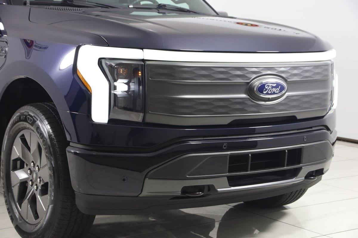 Used 2023 Ford F150 Lightning Lariat AWD/4WD image 41