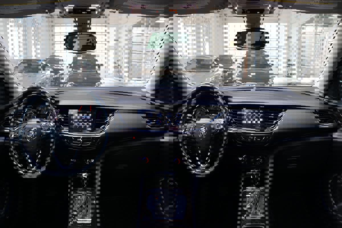 Used 2018 Buick Regal Essence w/ Driver Confidence Package #1 image 69