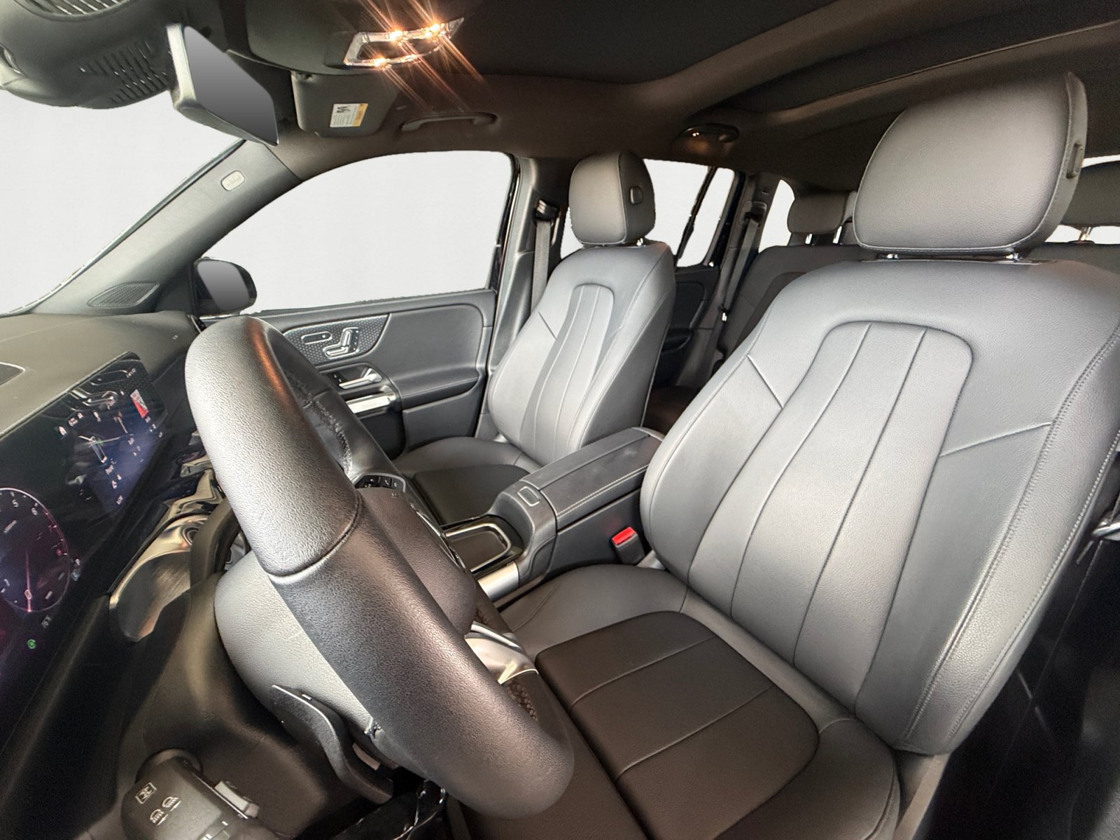 Used 2026 Mercedes-Benz GLB 250 image 10