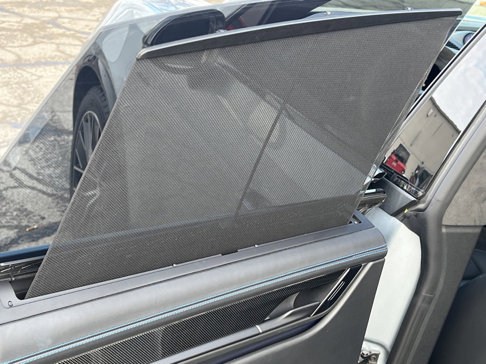 Certified 2025 Porsche Macan Turbo Electric image 32