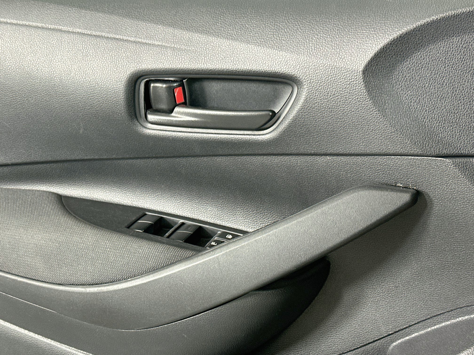 Used 2025 Toyota Corolla LE FWD image 15