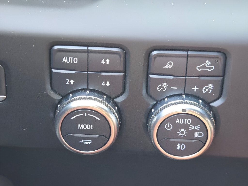 Used 2022 GMC Sierra 1500 AT4 w/ Technology Package AWD/4WD image 38