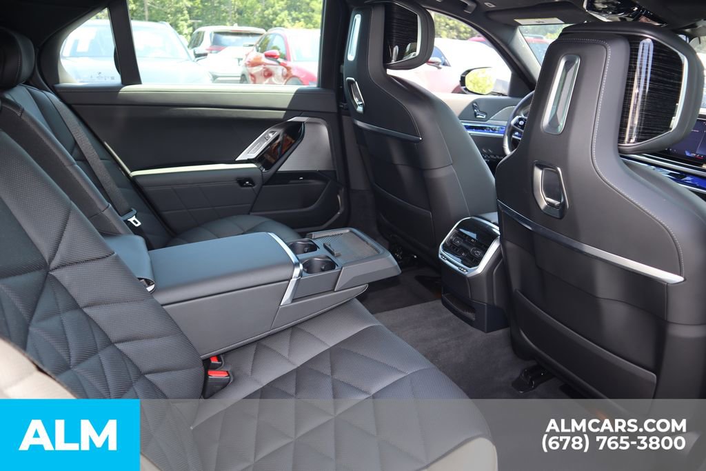 Used 2025 BMW 740i w/ Premium Package image 27