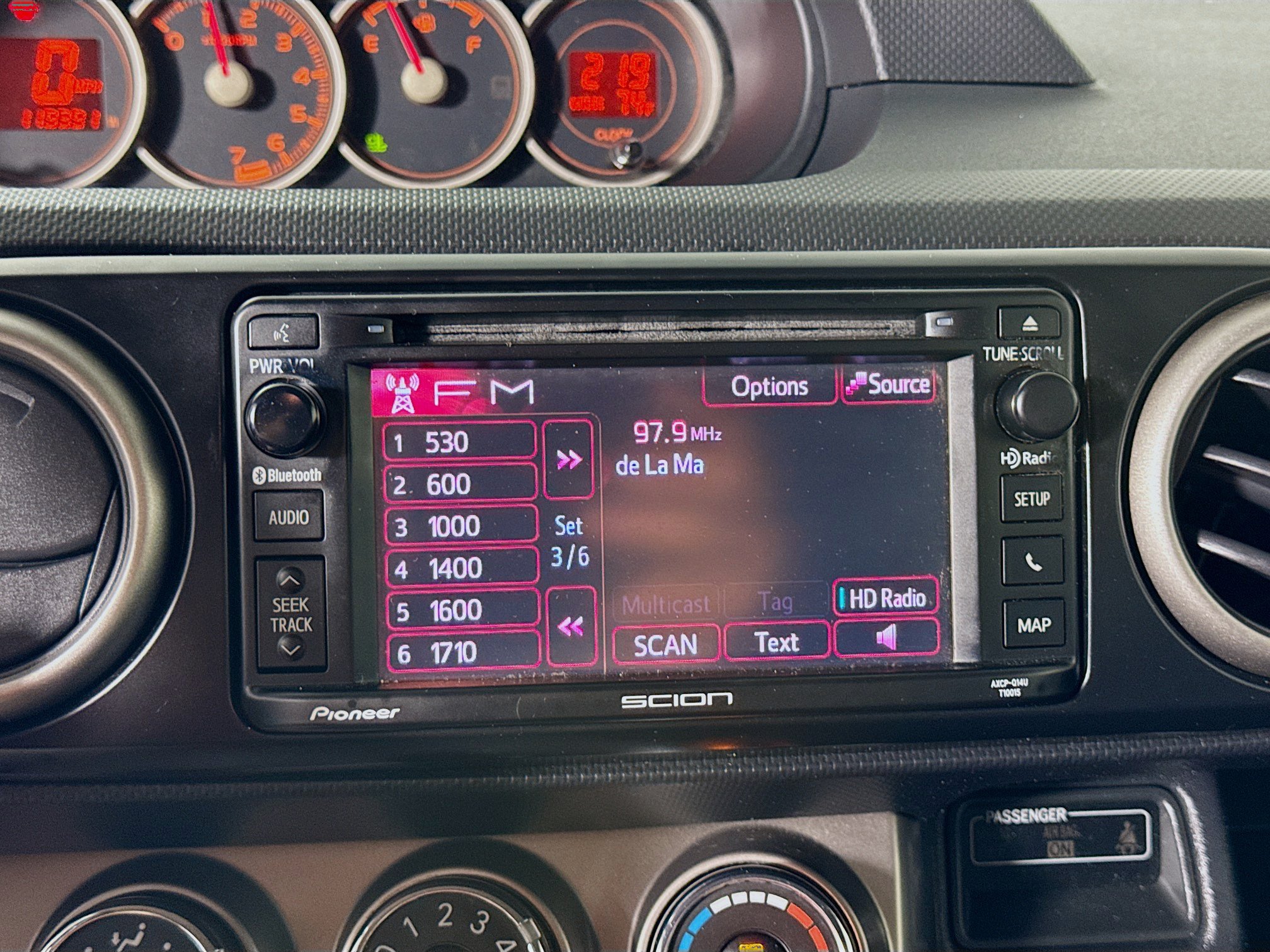Used 2014 Scion xB FWD image 14