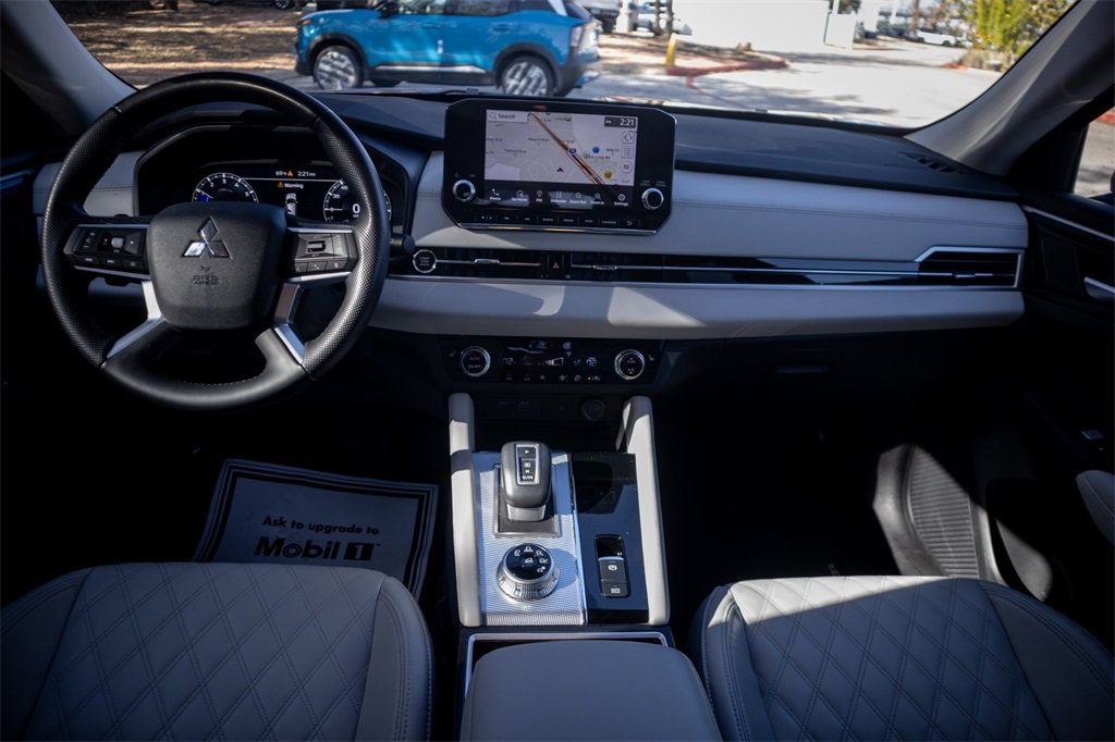 Used 2024 Mitsubishi Outlander SEL image 14